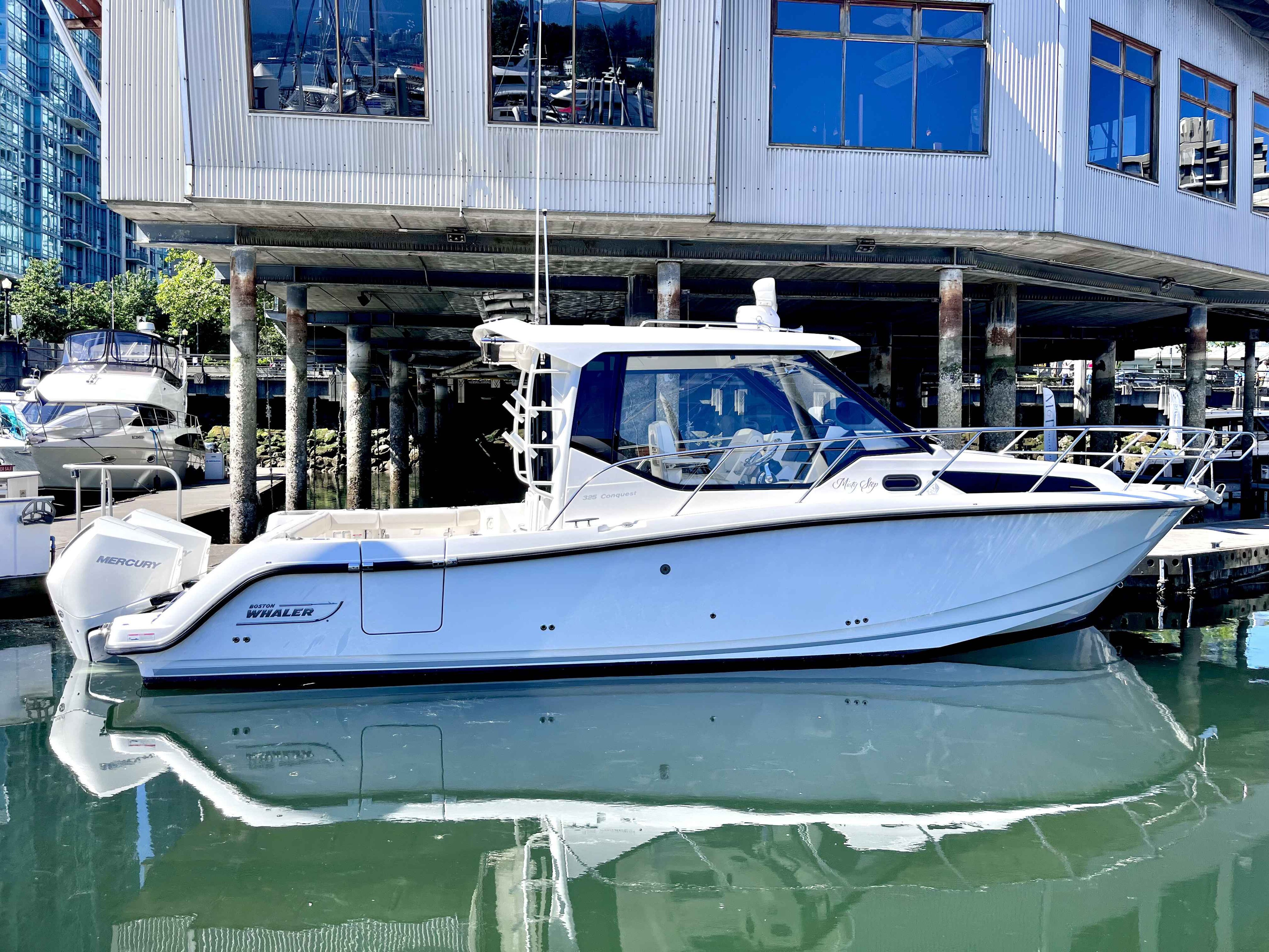 360 VR Virtual Tours of the 2020 Boston Whaler 325 PH