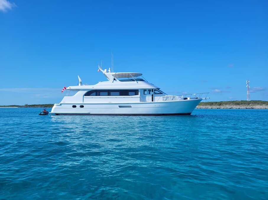 360 VR Virtual Tours of the 2001 Hatteras 75' Cockpit Motoryacht 