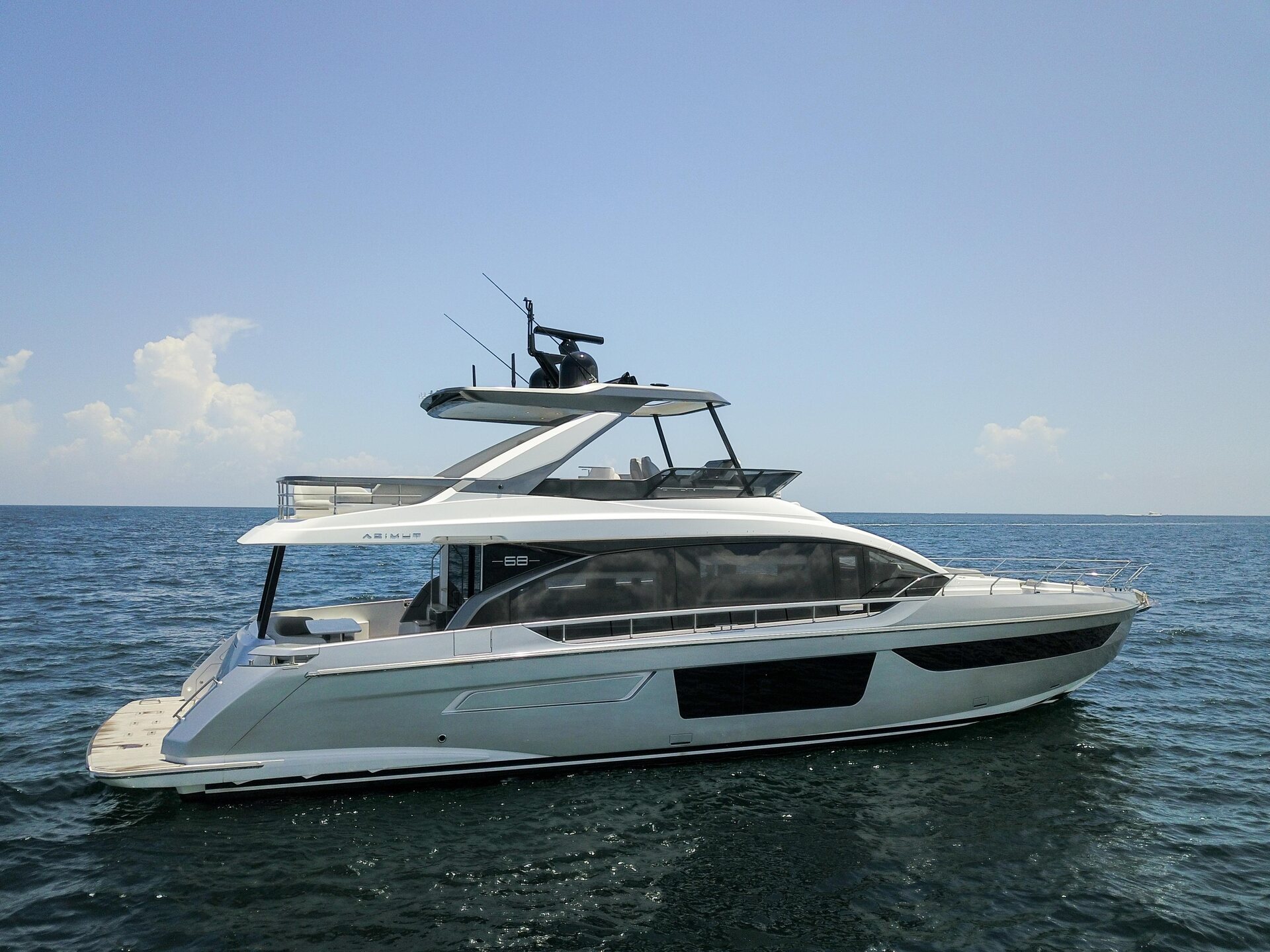 360 VR Virtual Tours of the 2023 Azimut 68' Fly 