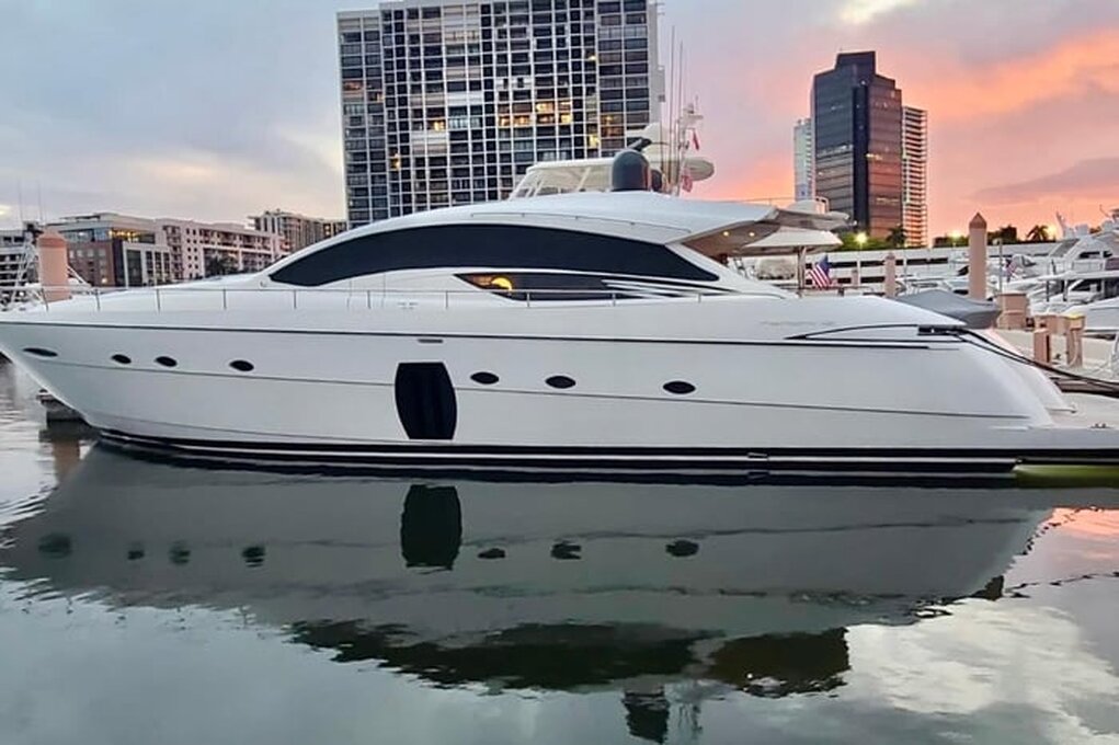 360 VR Virtual Tours of the 2008 Pershing 72' 