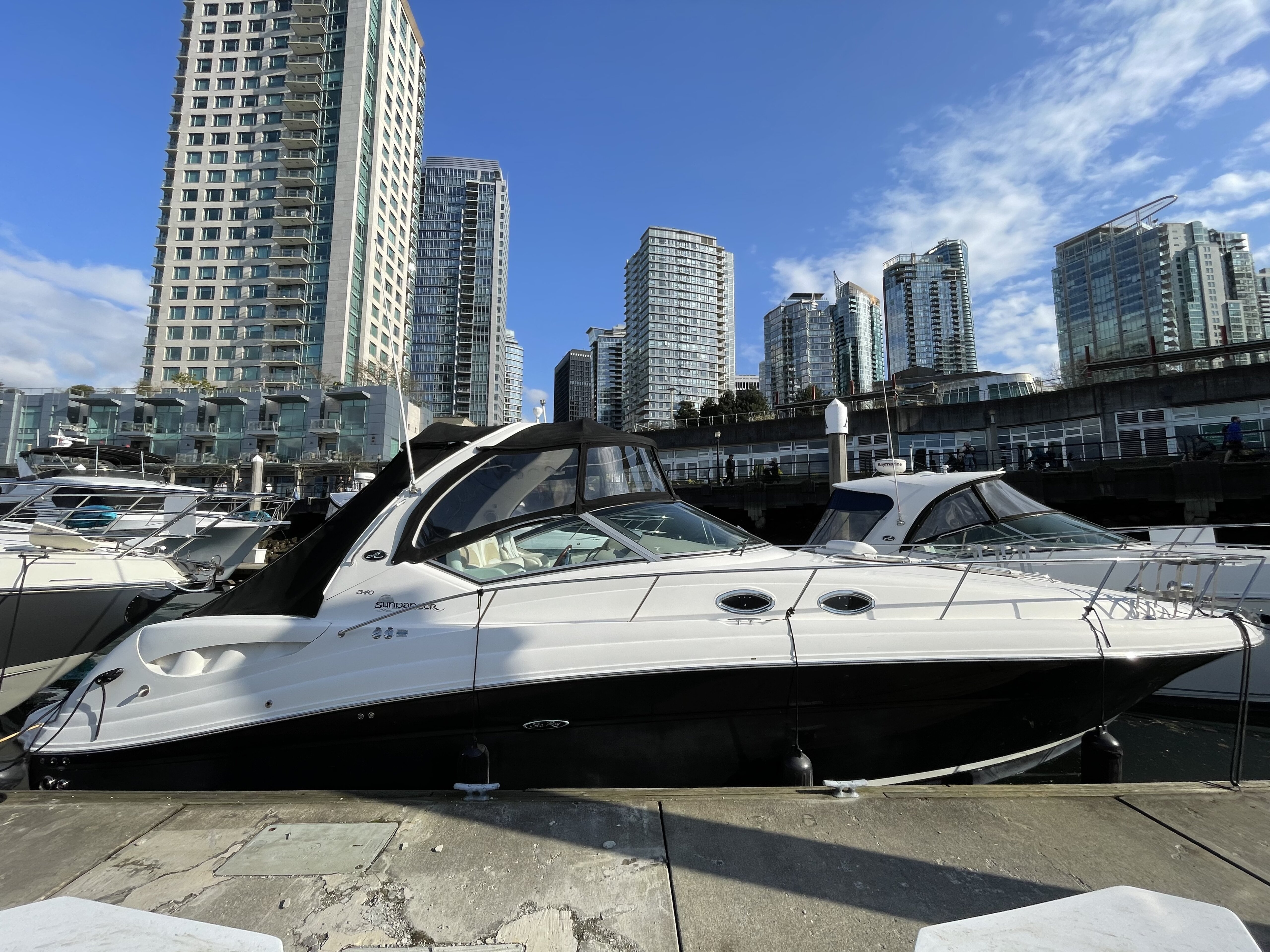 360 VR Virtual Tours of the 2008 Sea Ray 340 Sundancer