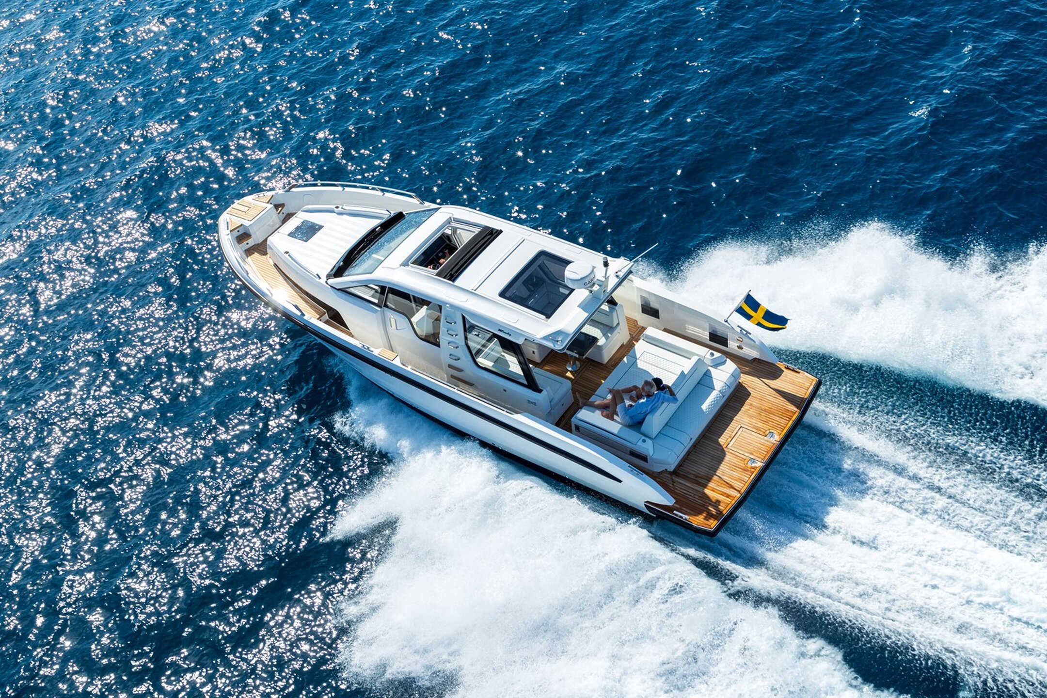 360 VR Virtual Tours of the Windy SR40 Inboard