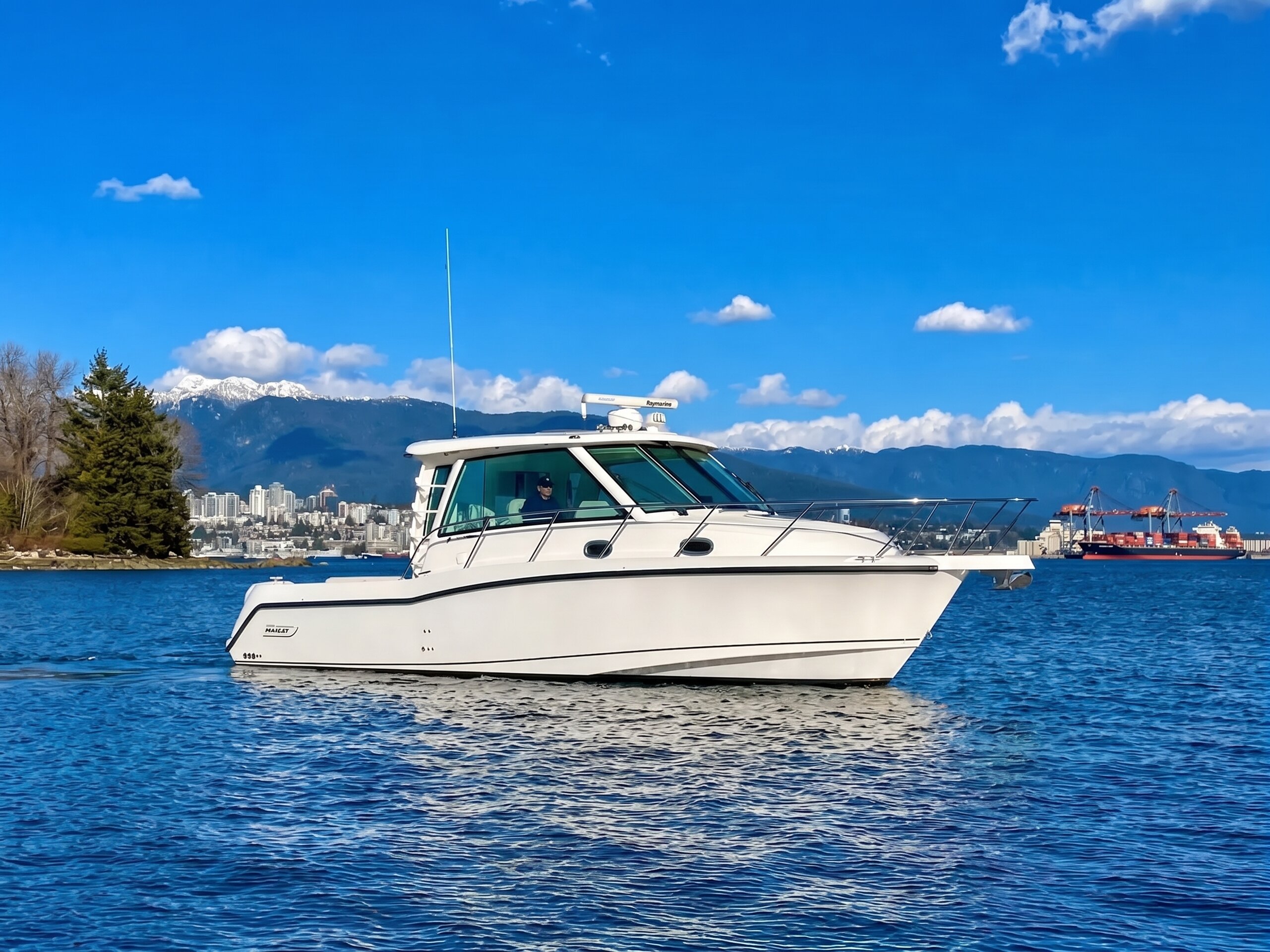 360 VR Virtual Tours of the 2018 Boston Whaler 345 Pilothouse