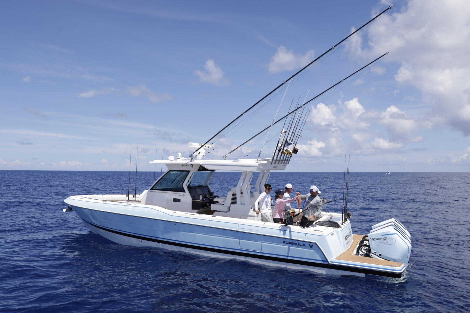 360 VR Virtual Tours of the Formula 387 Center Console Fish
