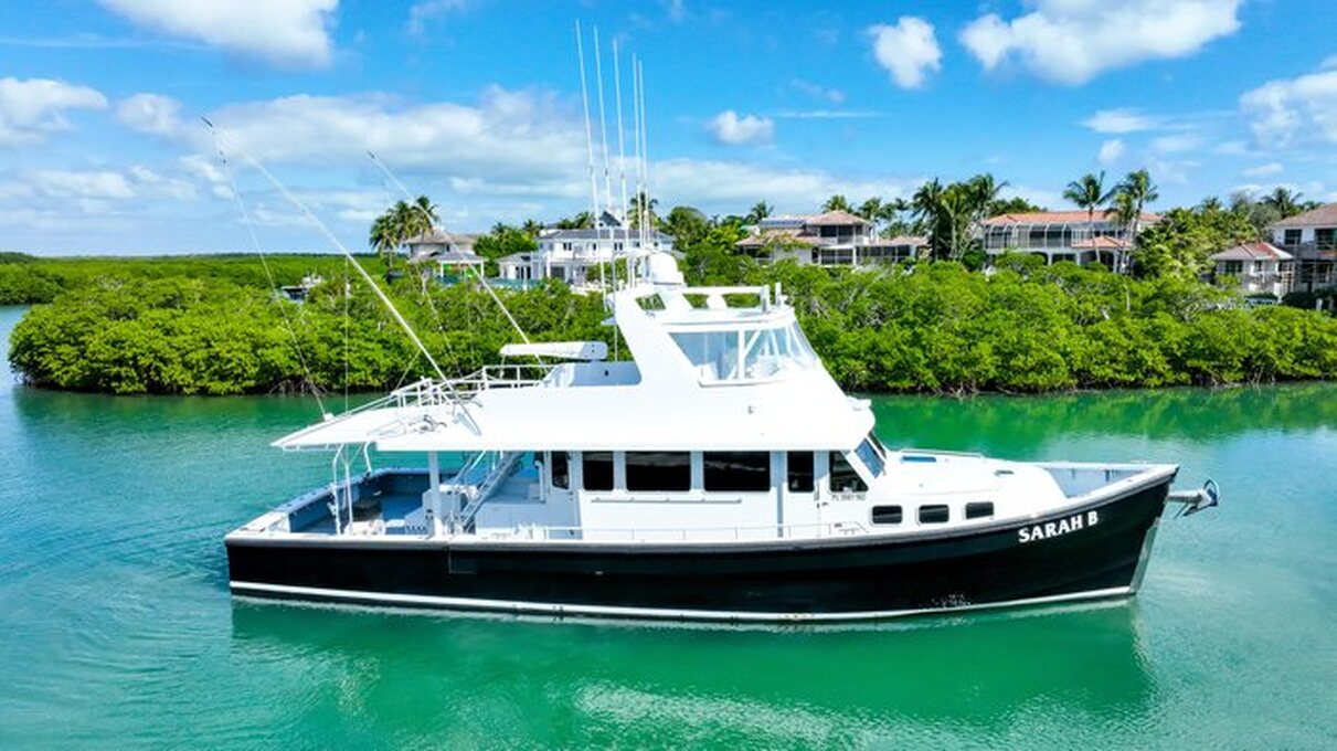 360 VR Virtual Tours of the 2007 Custom Carolina 58' Dixon Marine 