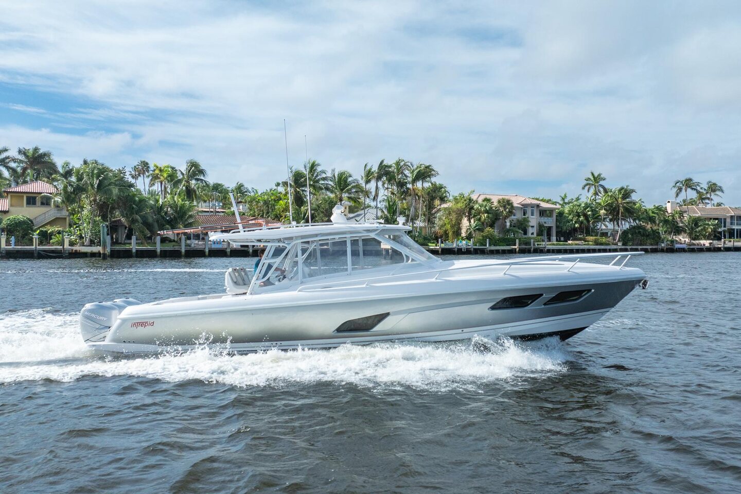 360 VR Virtual Tours of the 2022 Intrepid 409 Valor 