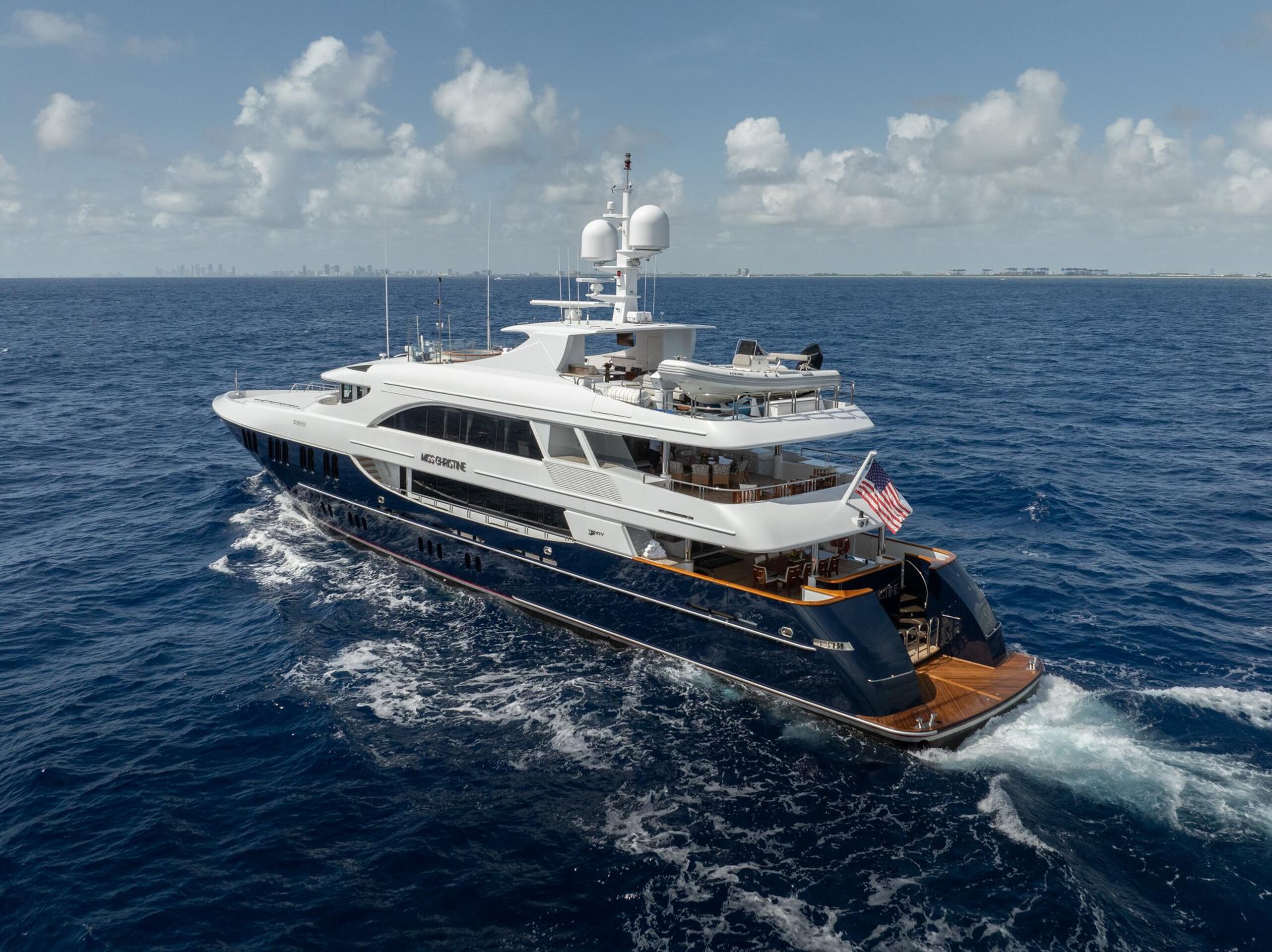 360 VR Virtual Tours of the 2006 Trinity Yachts 157' Tri-Deck 