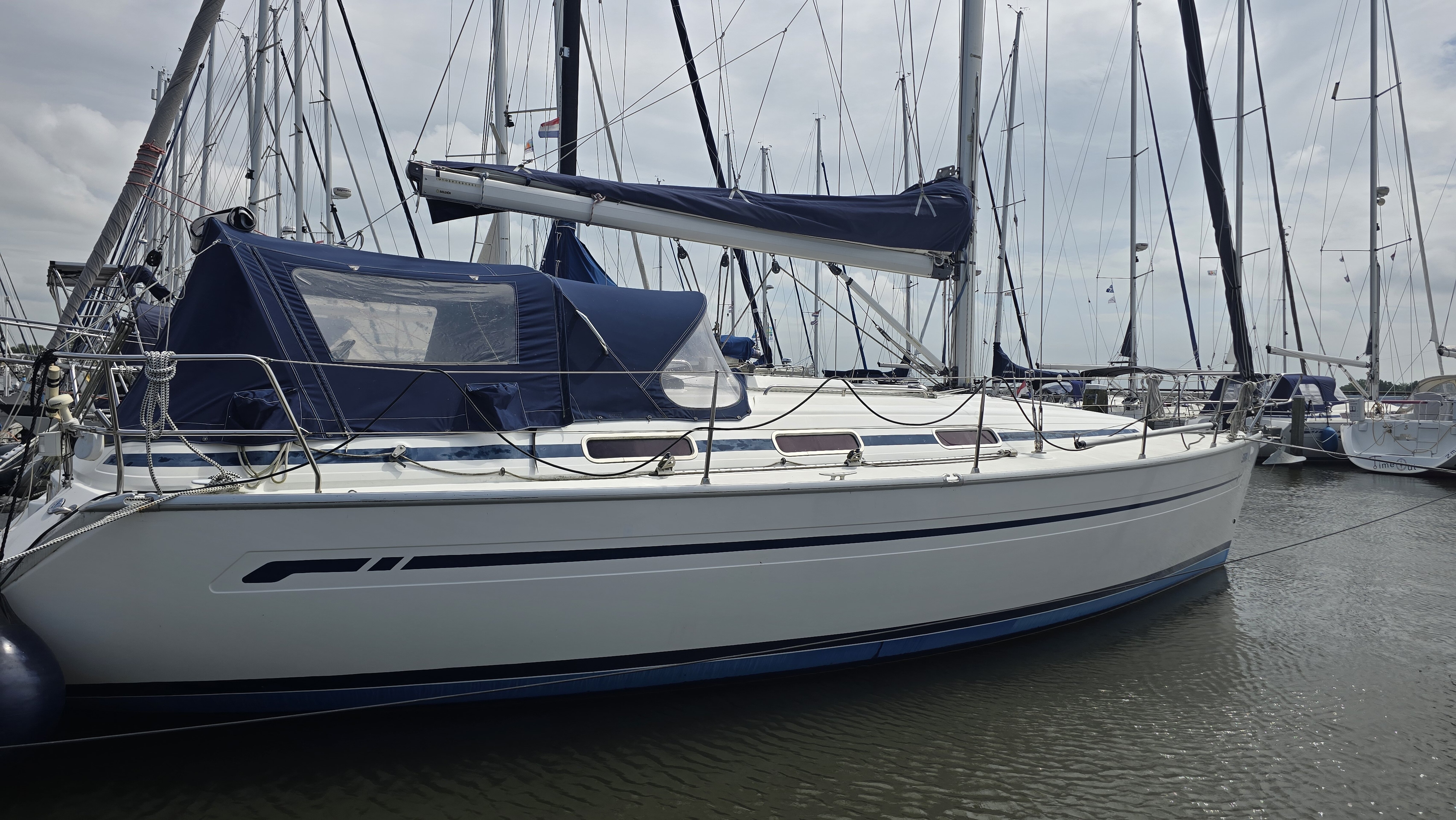 360 VR Virtual Tours of the Bavaria 36 Cruiser