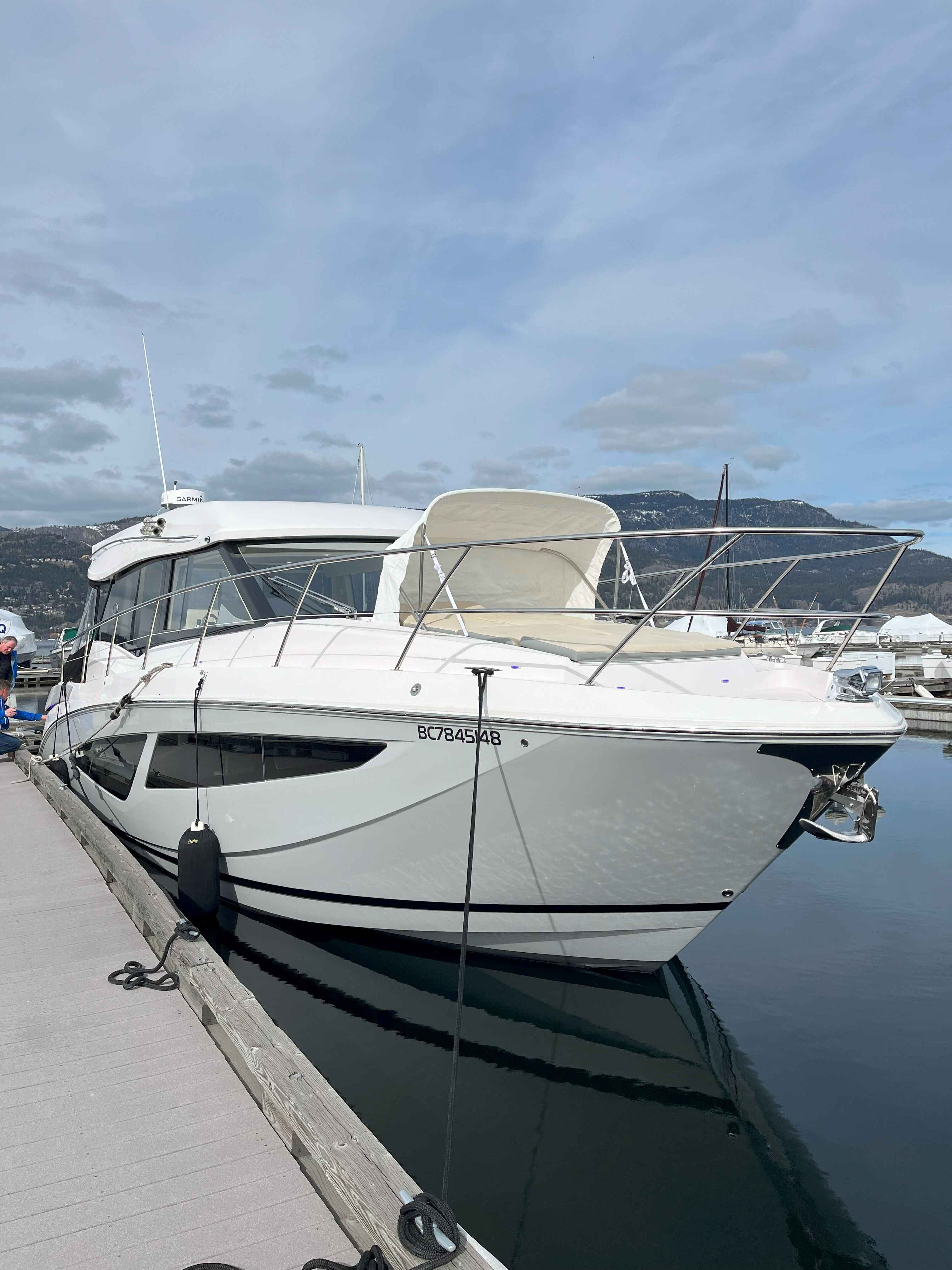 360 VR Virtual Tours of the 2022 Regal 42 Grande Coupe