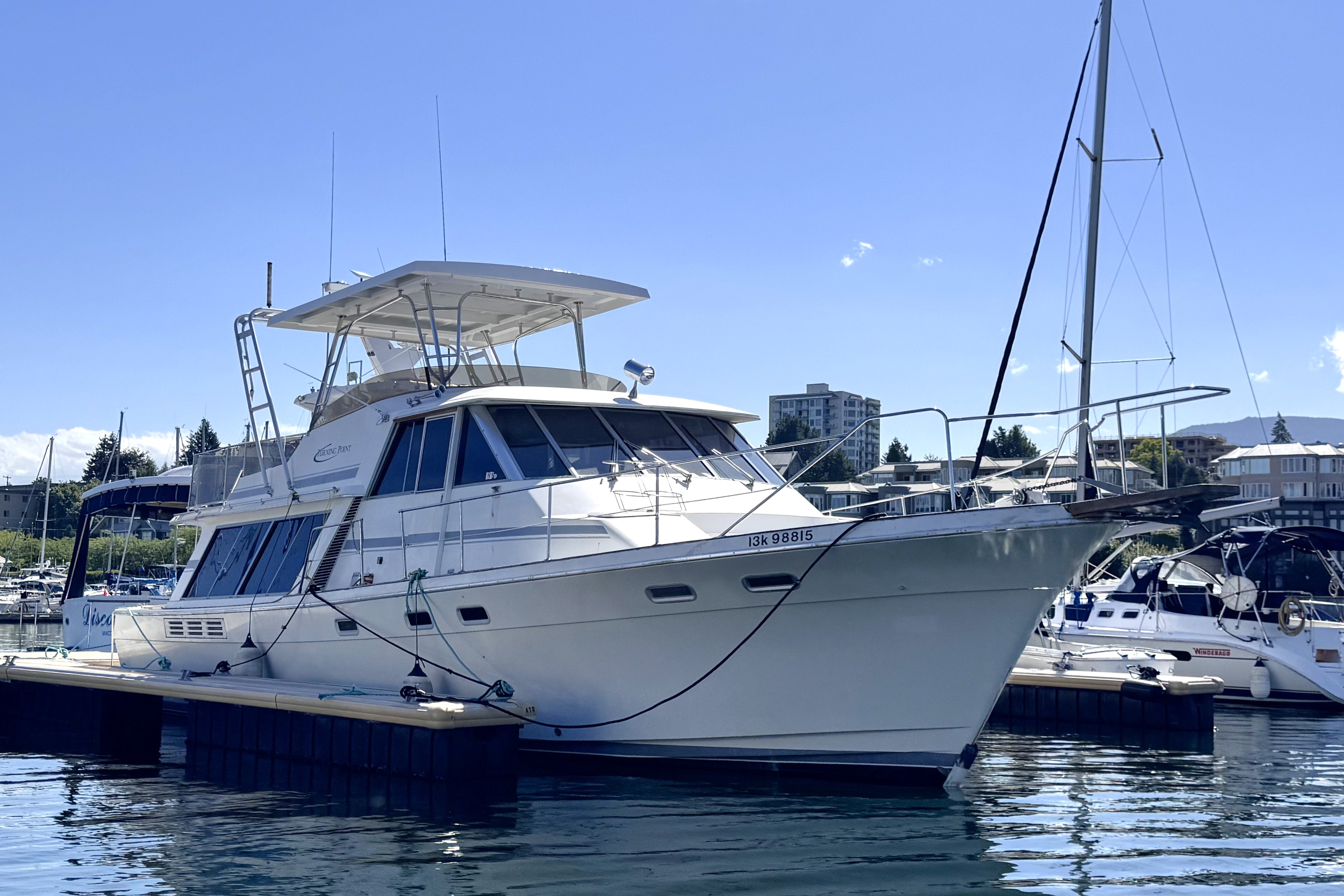 360 VR Virtual Tours of the Bayliner 4588 Pilothouse