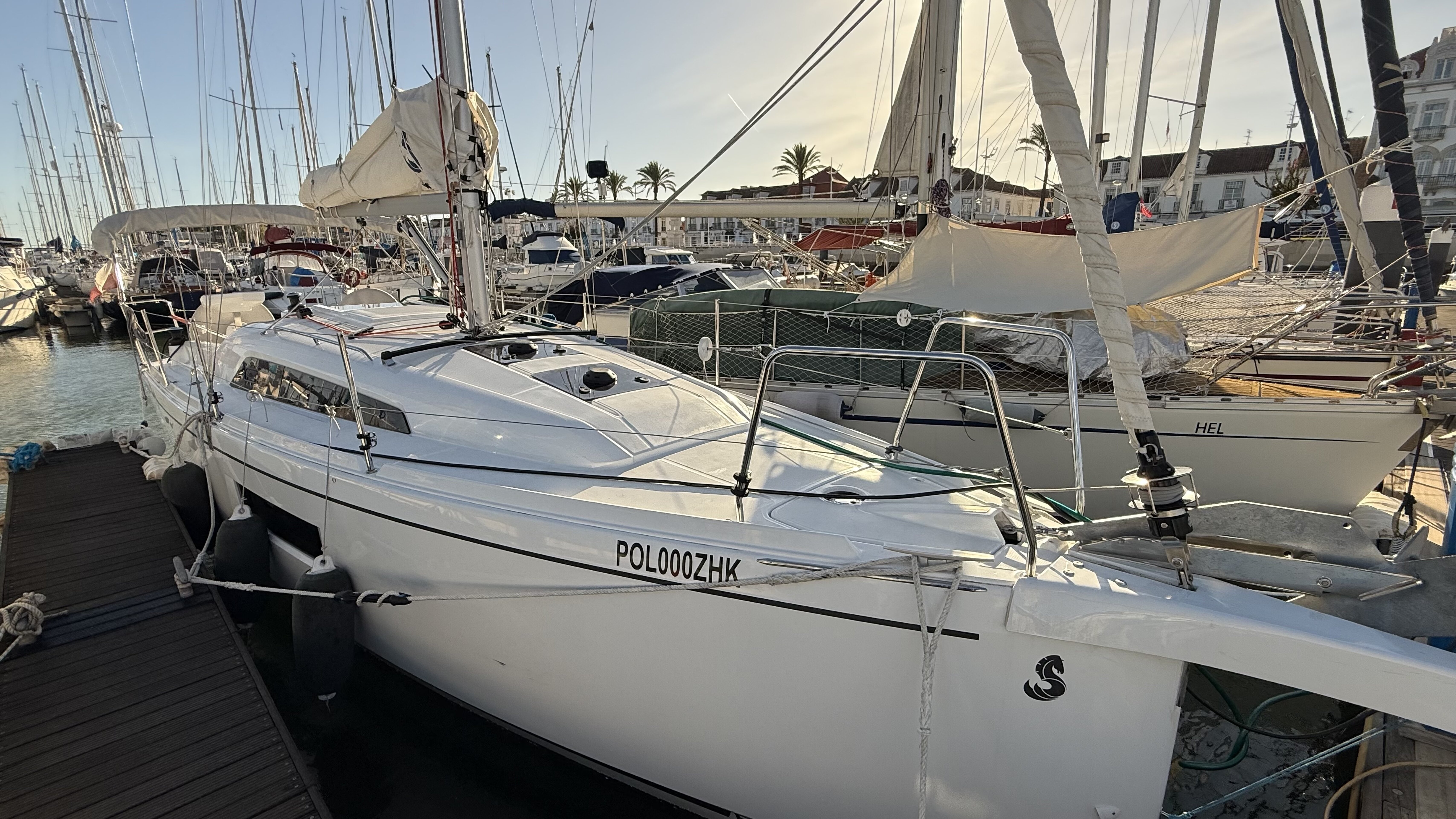 360 VR Virtual Tours of the Beneteau Oceanis 30.1 GAIVÃO