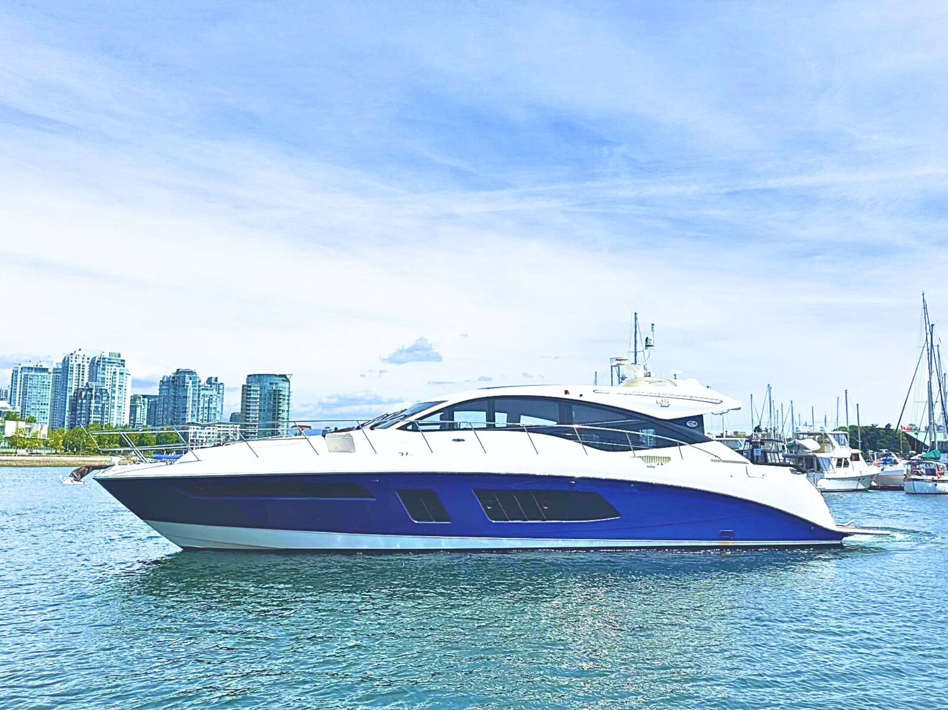 360 VR Virtual Tours of the 2015 Sea Ray L650 Express