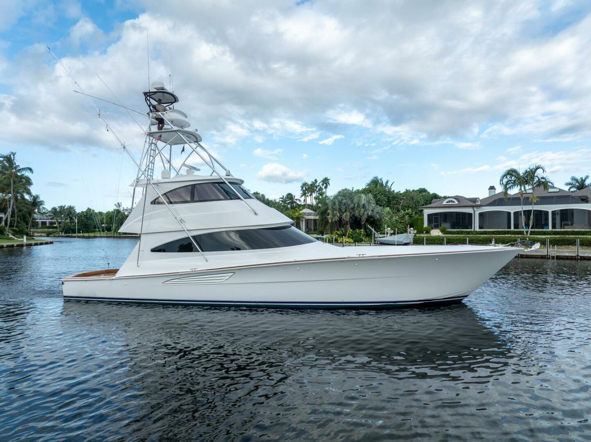 360 VR Virtual Tours of the 2021 Viking 68' Enclosed Bridge Convertible 