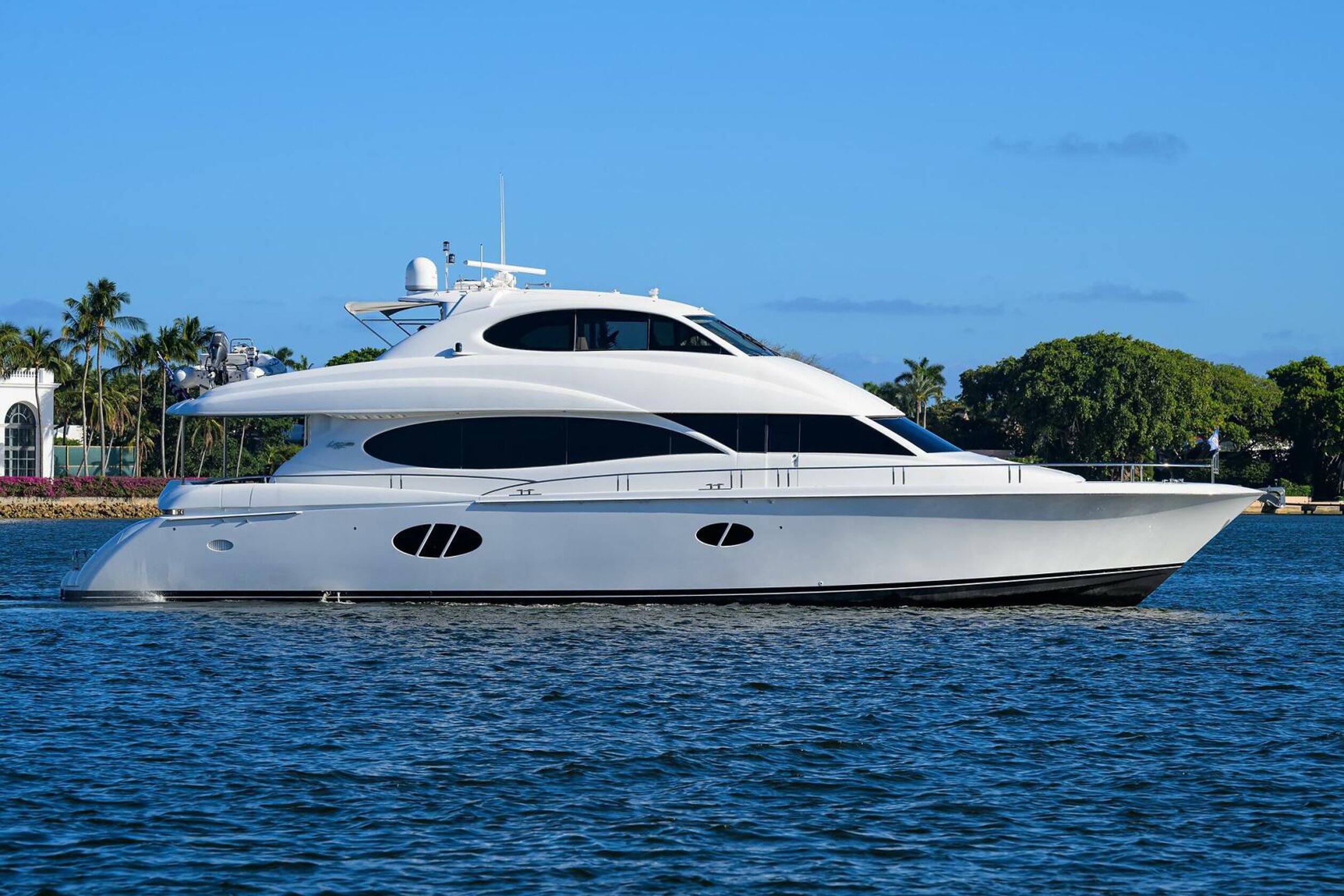 360 VR Virtual Tours of the 2007 Lazzara Yachts 80' Enclosed Bridge - 
