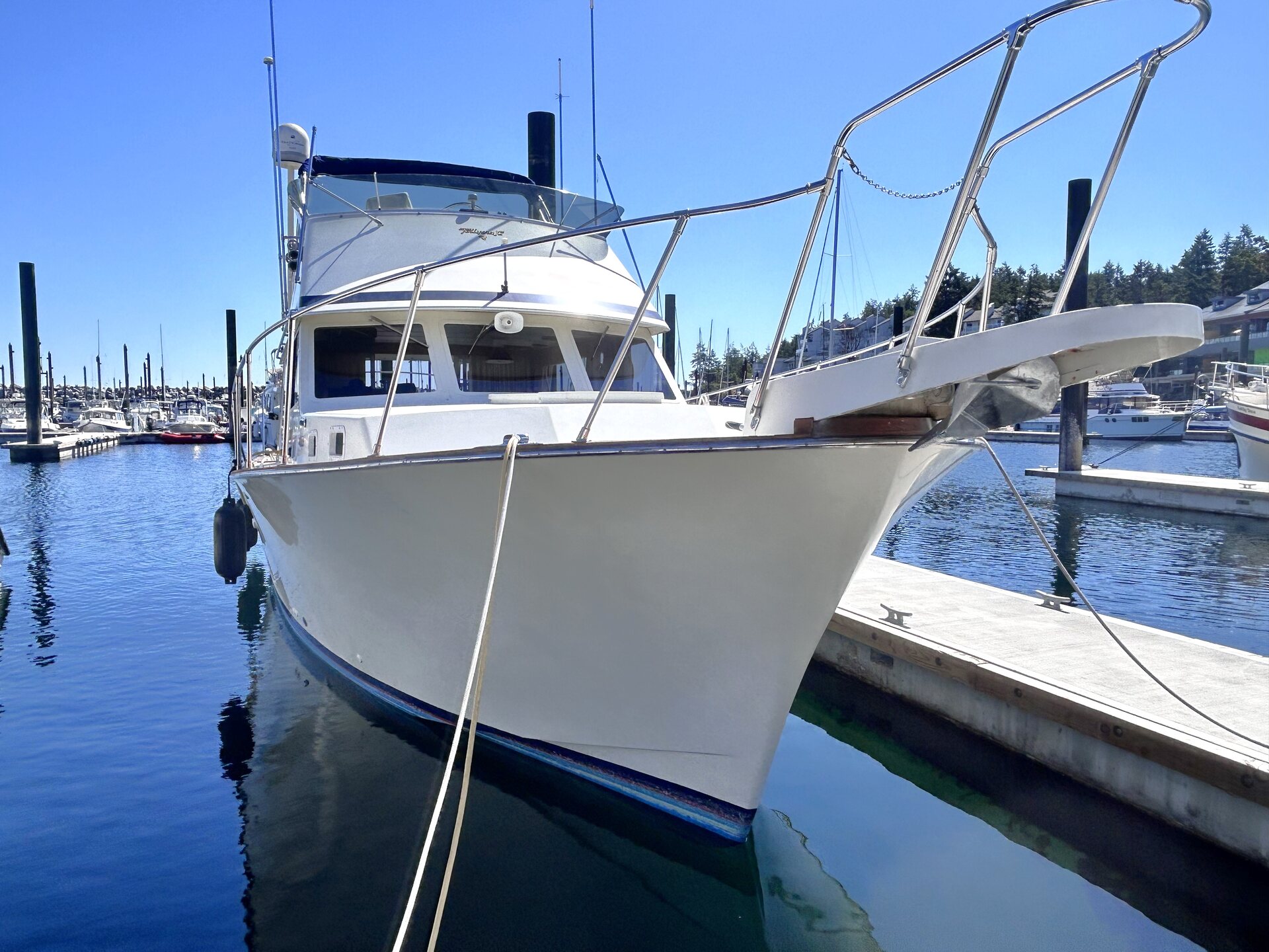 360 VR Virtual Tours of the Tollycraft 37 Sedan