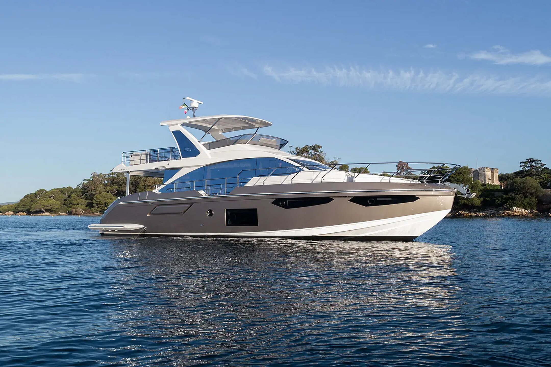360 VR Virtual Tours of the Azimut Fly 62