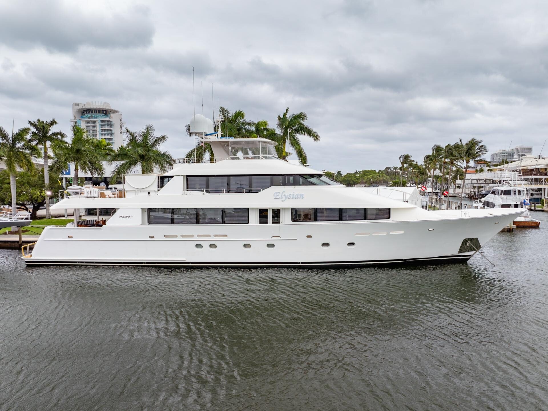 360 VR Virtual Tours of the 2004 Westport 130' Tri-Deck Motor Yacht 