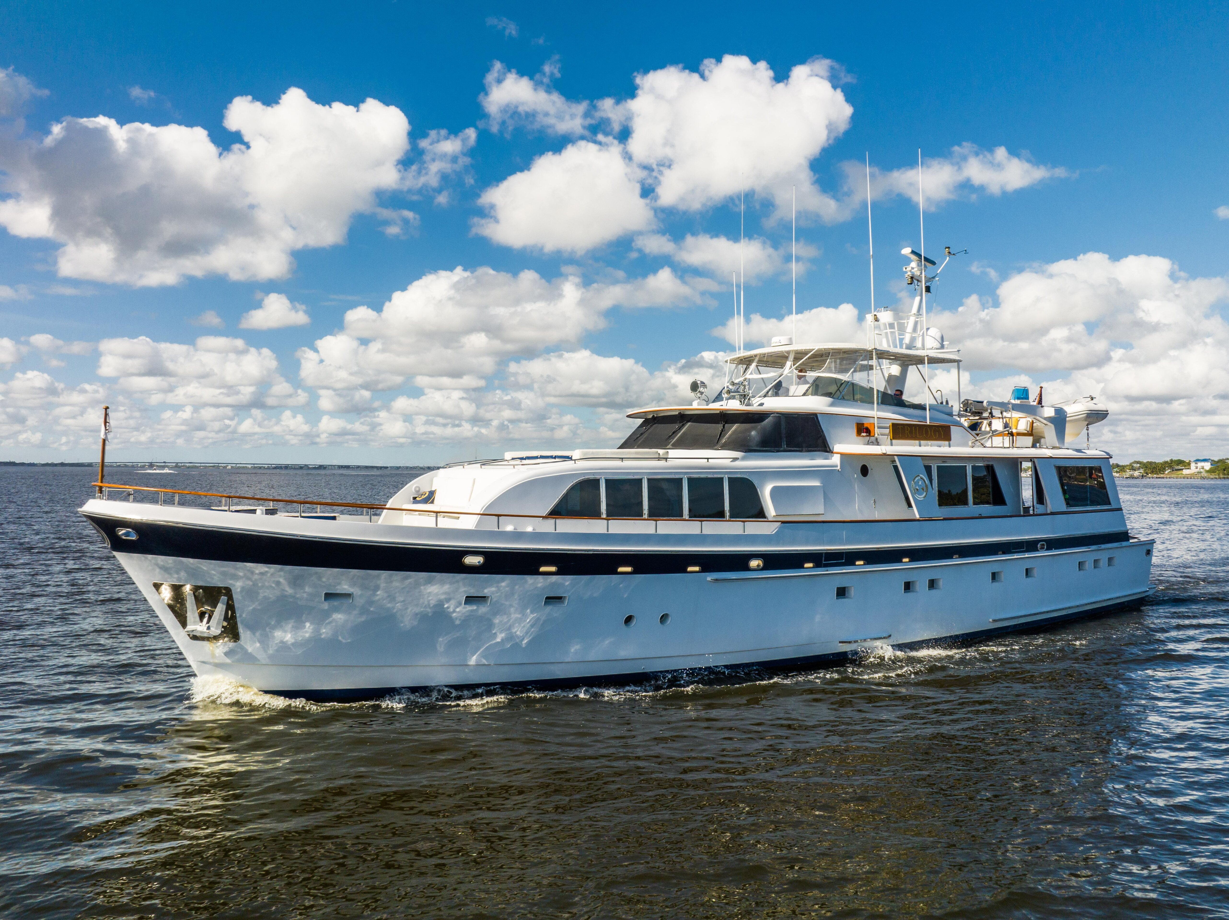 360 VR Virtual Tours of the 1985 Choey Lee 90’ Motor Yacht 