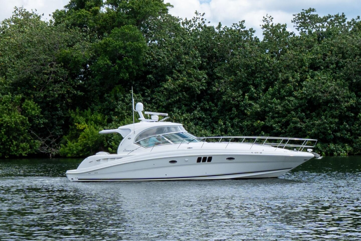 360 VR Virtual Tours of the 2007 Sea Ray 44' Sundancer