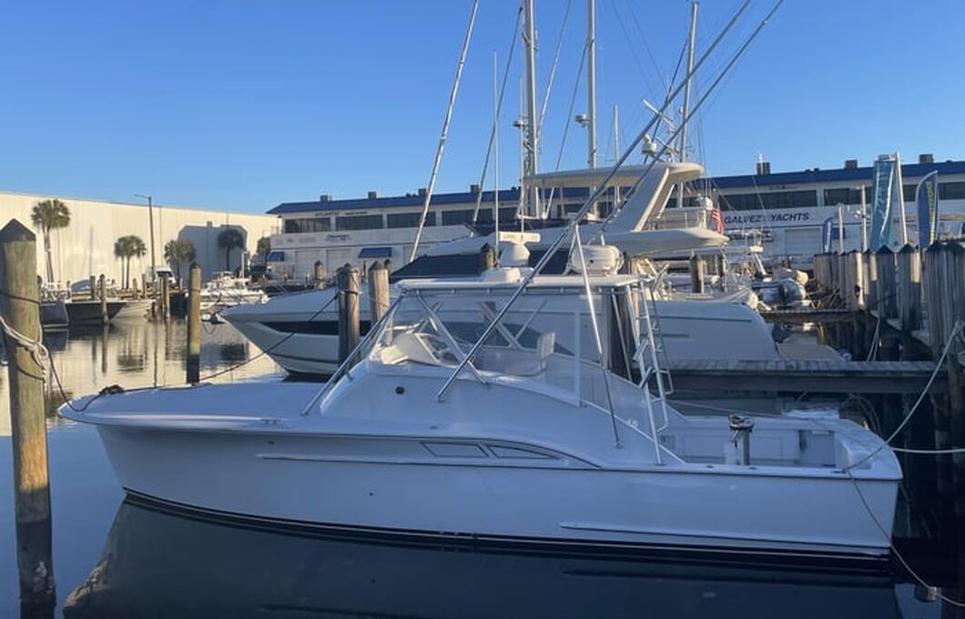 360 VR Virtual Tours of the 2002 Miller Marine 36' Open - 