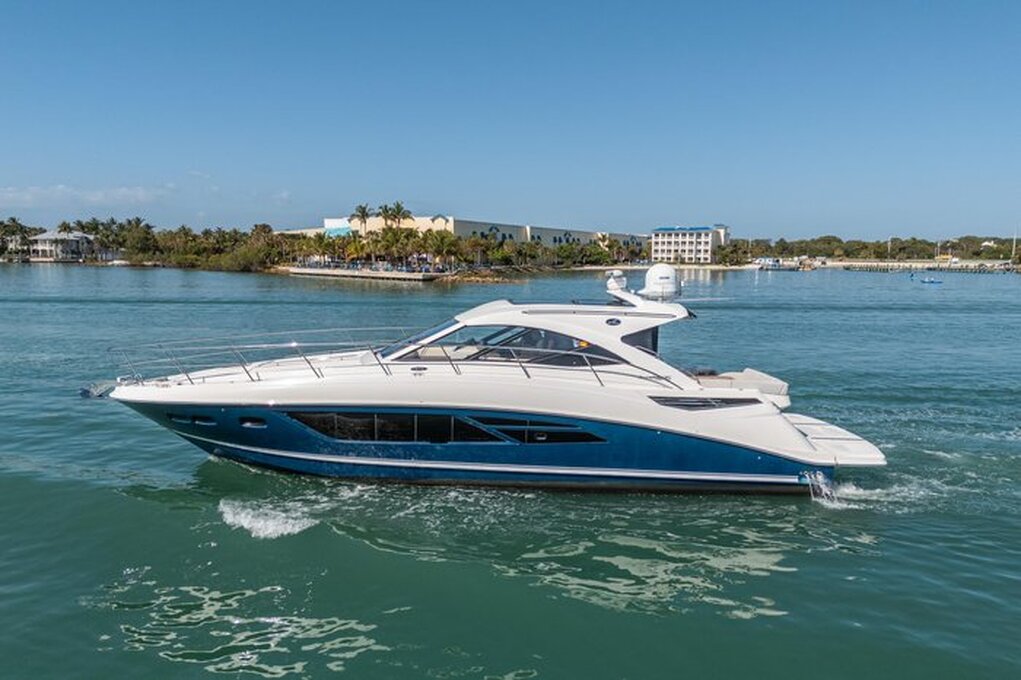 360 VR Virtual Tours of the 2017 Sea Ray 510 Sundancer 