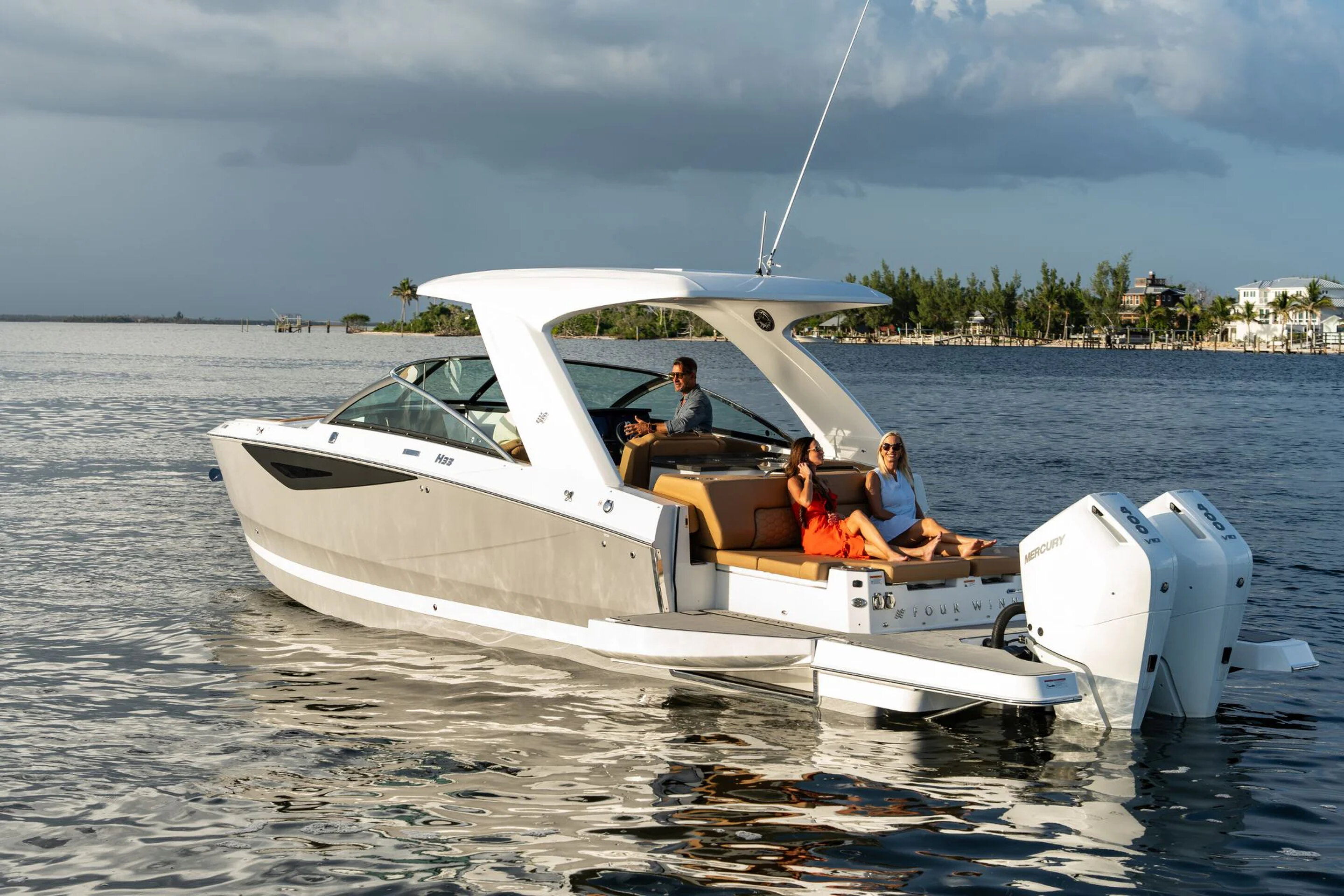 360 VR Virtual Tours of the Four Winns H33 OB